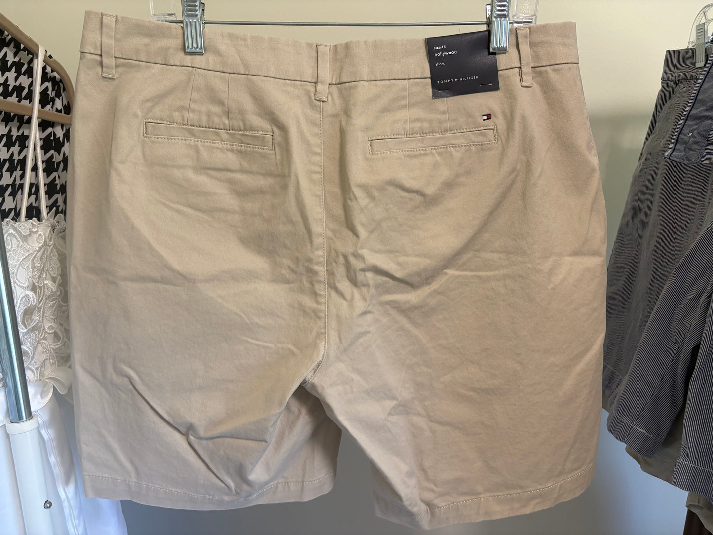 Women's Tommy Hilfiger Hollywood 9 Inch Flat Front Bermuda Shorts, Tan Khaki Size 14, NWT