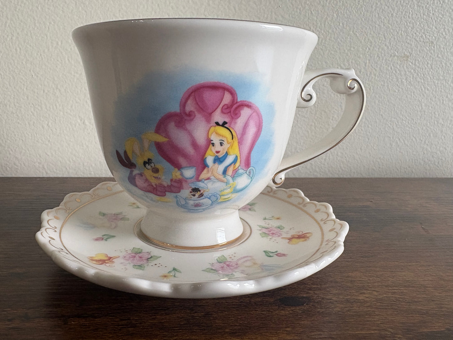 Alice In Wonderland Disney Theme Parks Exclusive Authentic Teapot & Teacup Set