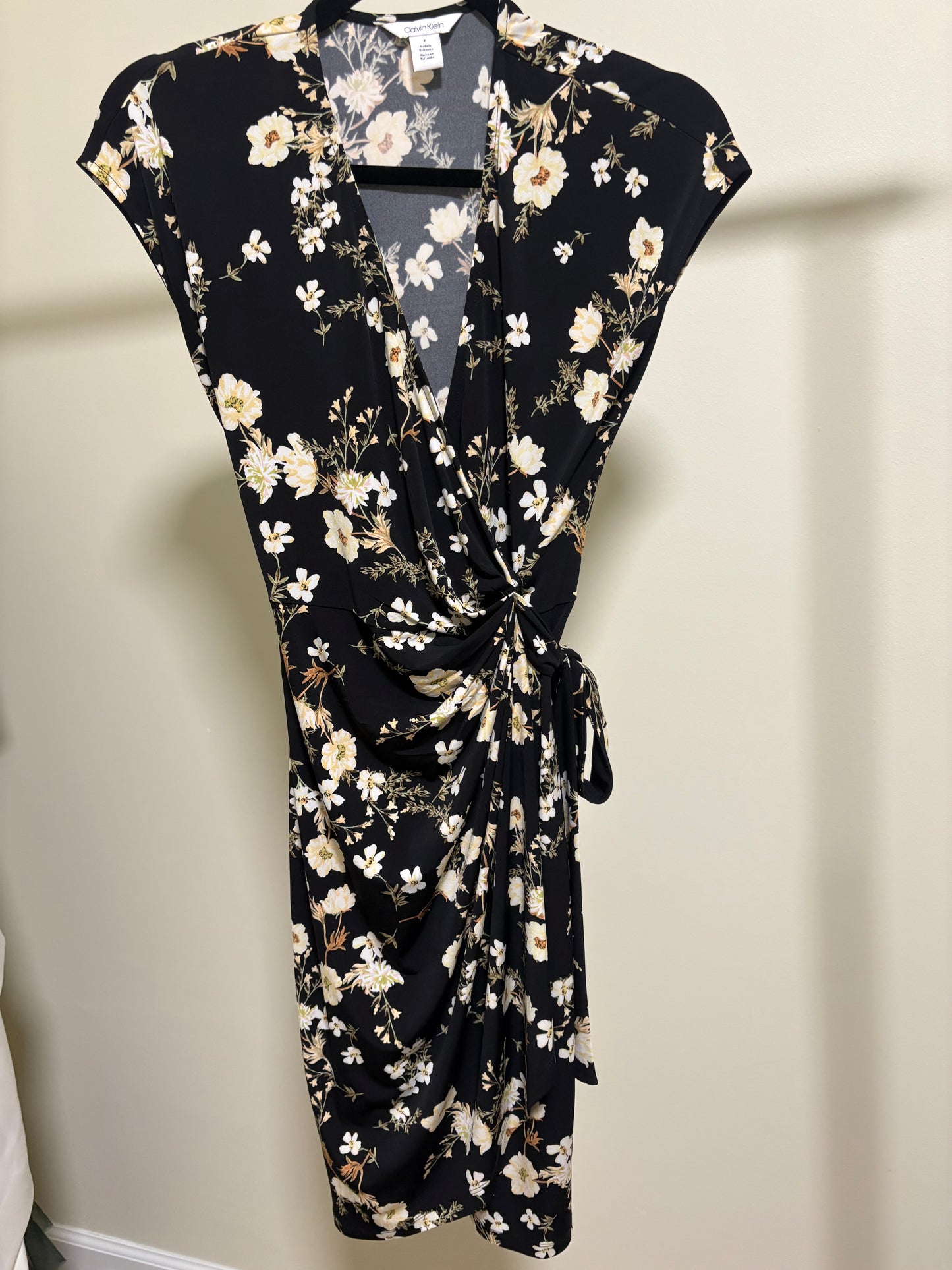 Women's Calvin Klein Black Floral Wrap Dress Long Sleeve - Size 2