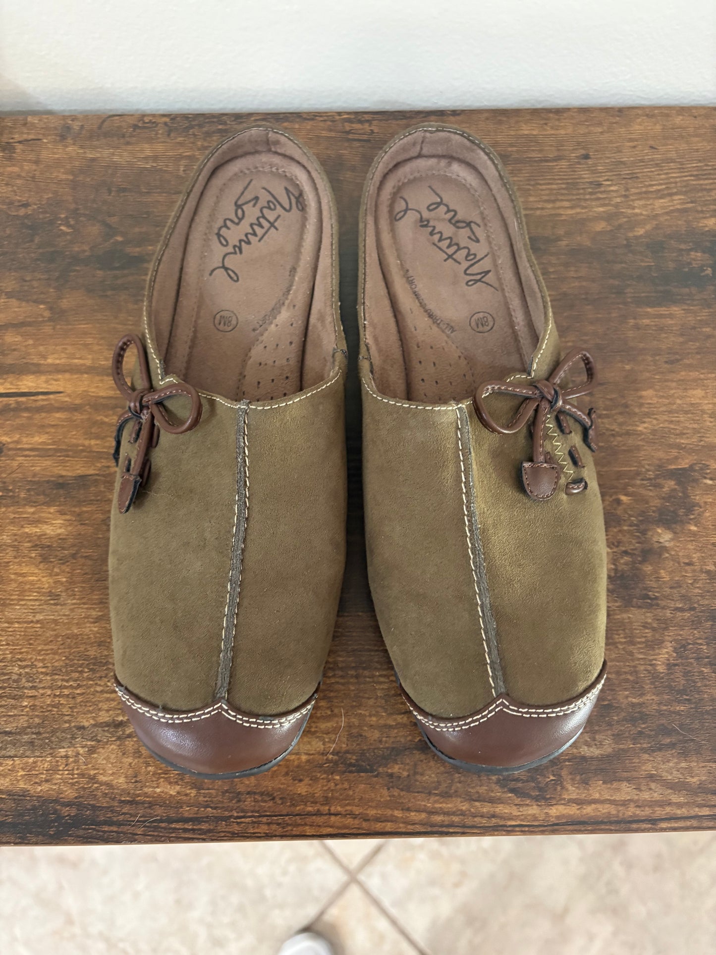 Women's Naturalizer Fanner Clog, Green Suede, Slip On Mule Shoes -Size 8M