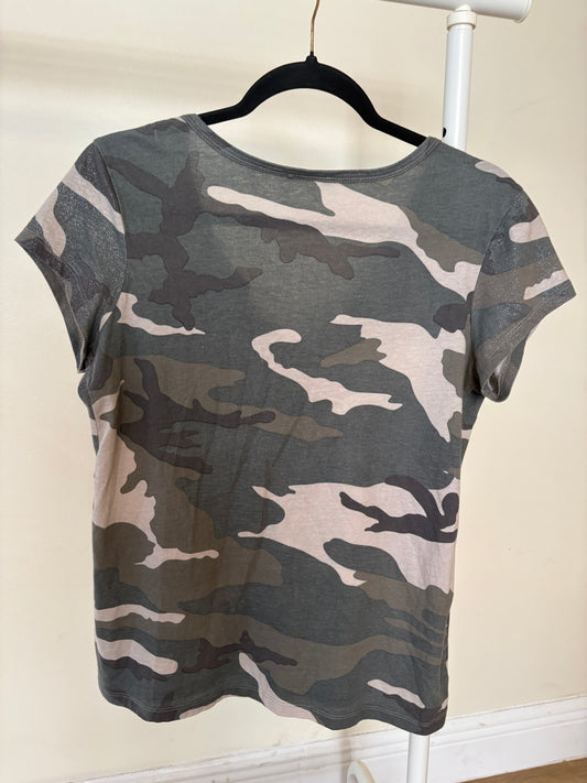 Women's Venus Camo Camoflauge V-Neck T-Shirt Size Medium