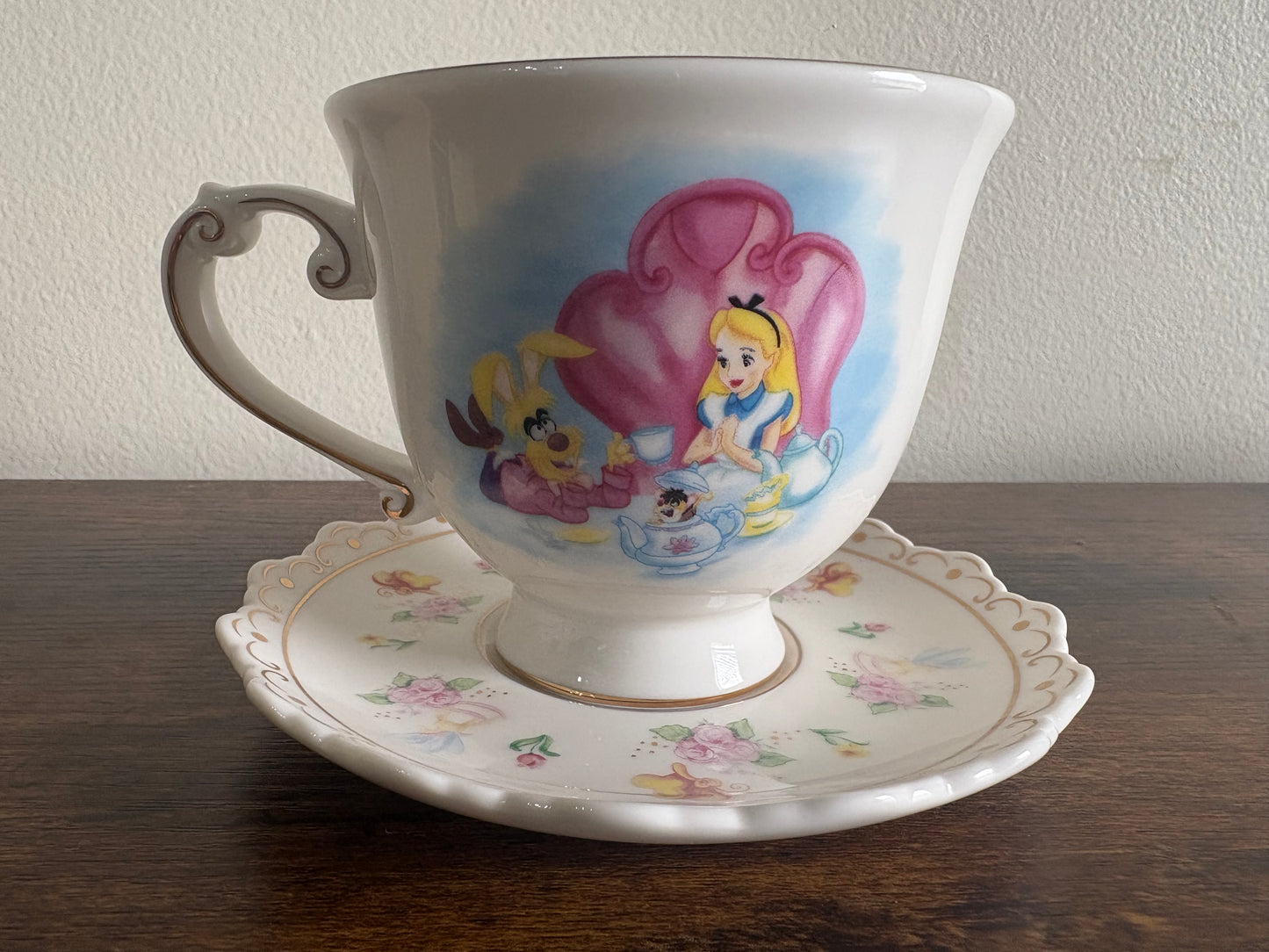 Alice In Wonderland Disney Theme Parks Exclusive Authentic Teapot & Teacup Set