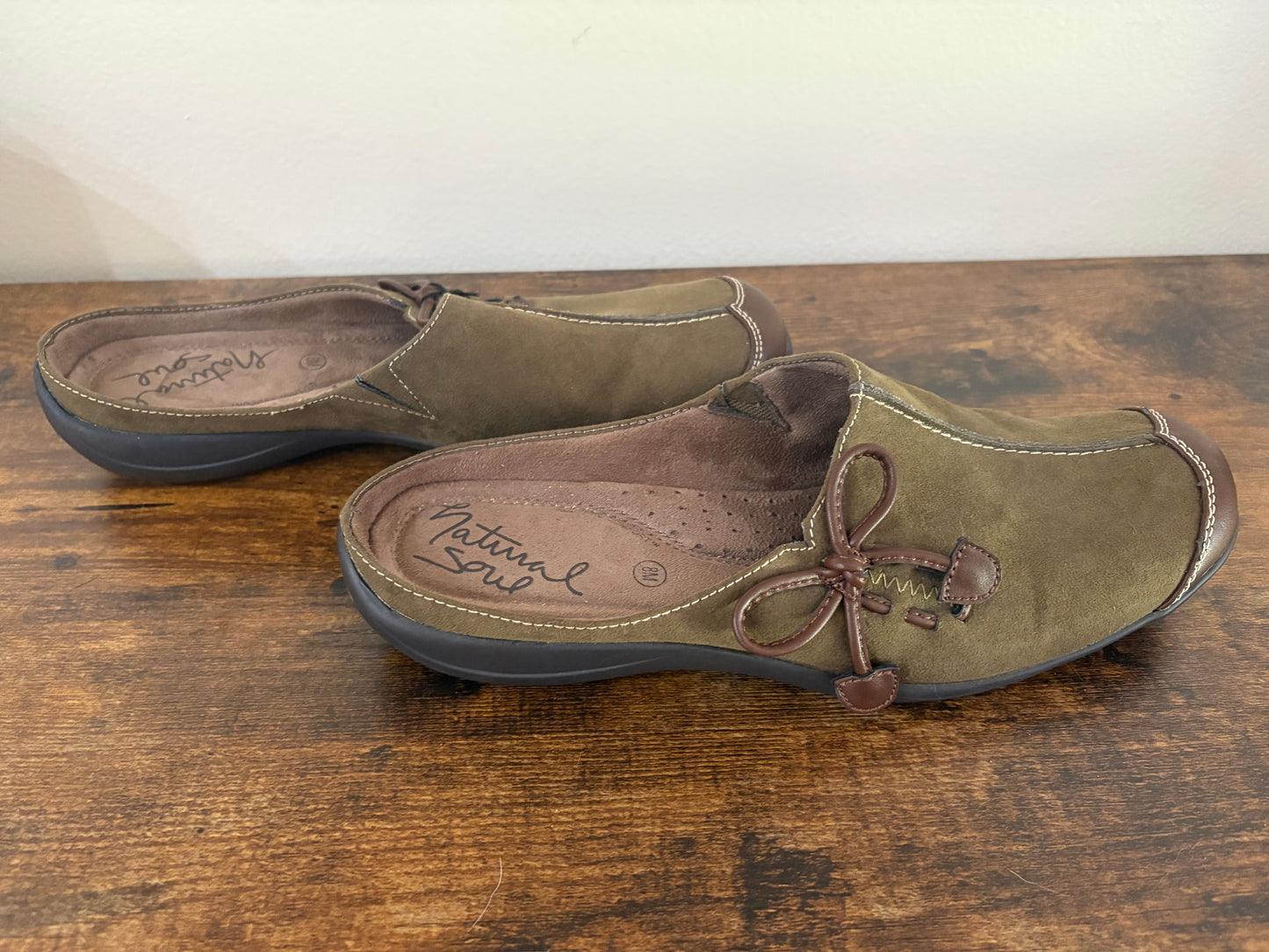 Women's Naturalizer Fanner Clog, Green Suede, Slip On Mule Shoes -Size 8M