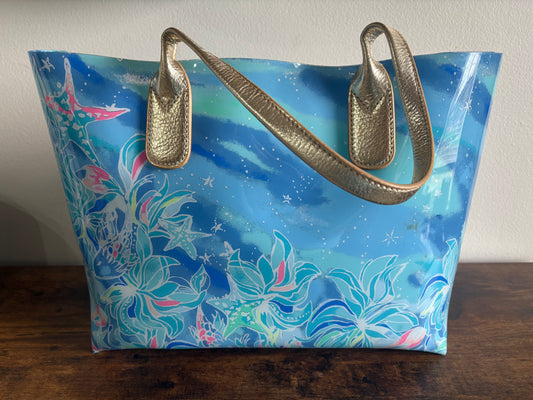 Lilly Pulitzer PVC Breezy pool tote with matching pouch (2pc) - Bennet Blue Celestial Sea