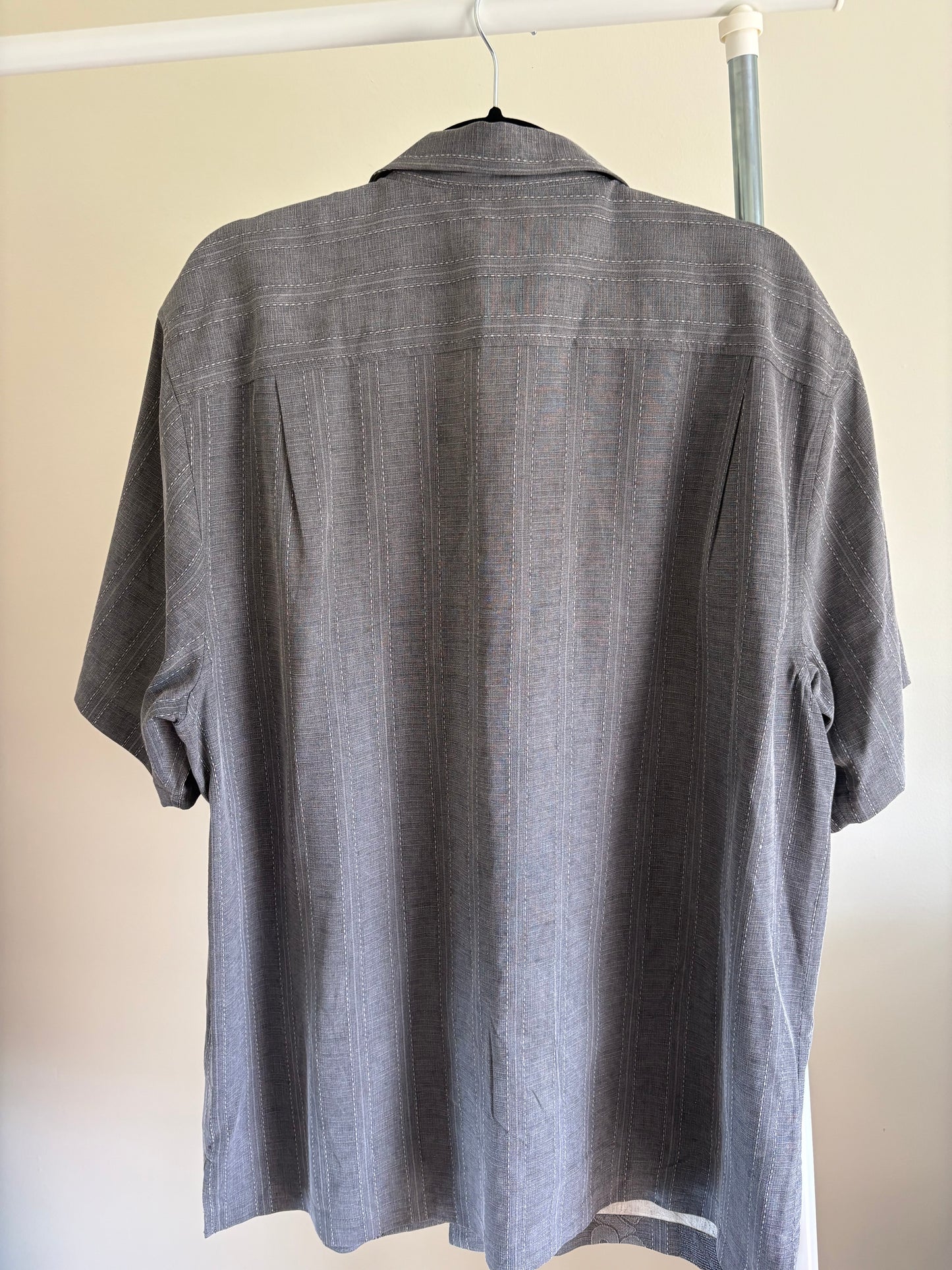 Men's Tommy Bahama Hawaiian Short Sleeve Shirt, Gray Floral, 100%Silk - Size XL
