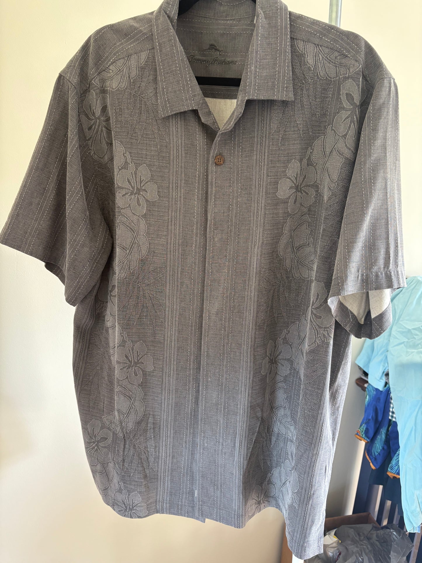 Men's Tommy Bahama Hawaiian Short Sleeve Shirt, Gray Floral, 100%Silk - Size XL