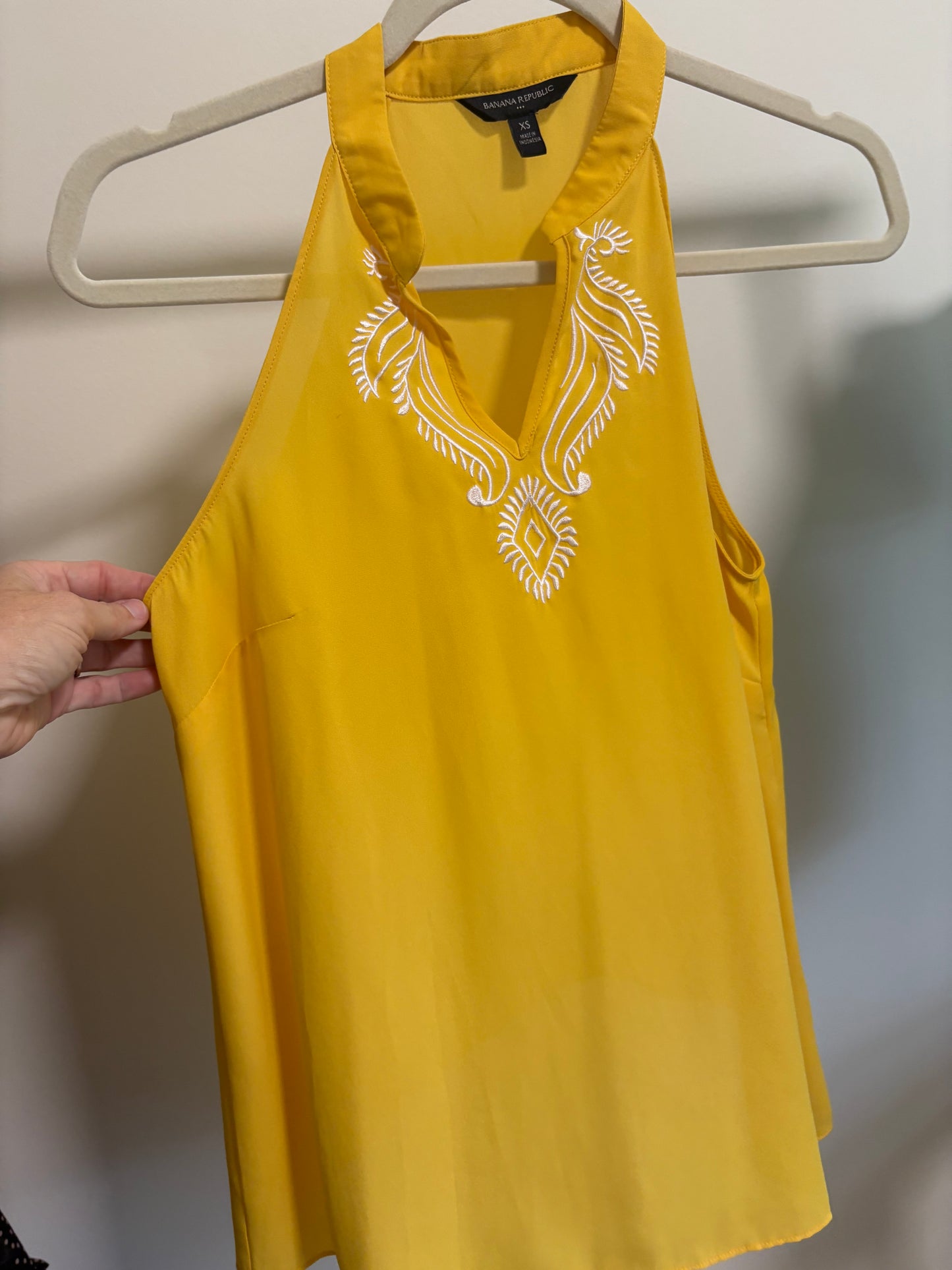 Women's Banana Republic Embroidered V-neck Tank Top Yellow - Size XS