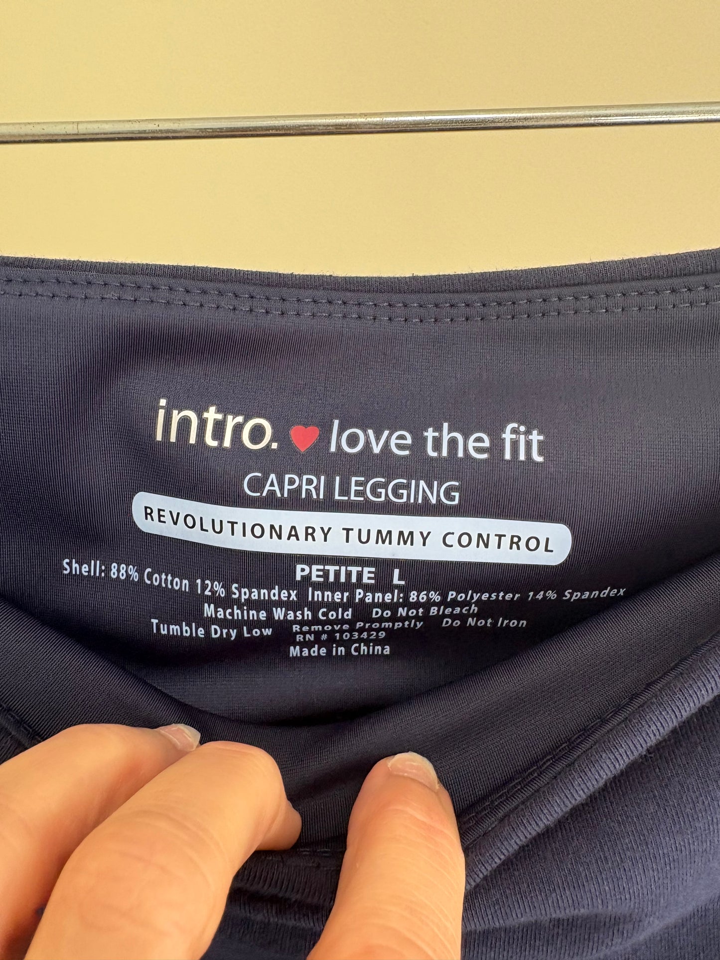 Women's INTRO. Love The Fit Seamless Tummy Control Capri Legging, Navy - Size Petite Large, New with Tags
