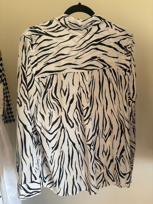 T - Women's Chicos Black and White Zebra pattern Long Sleeve Blouse Shirt Top - Size LARGE US 12-14