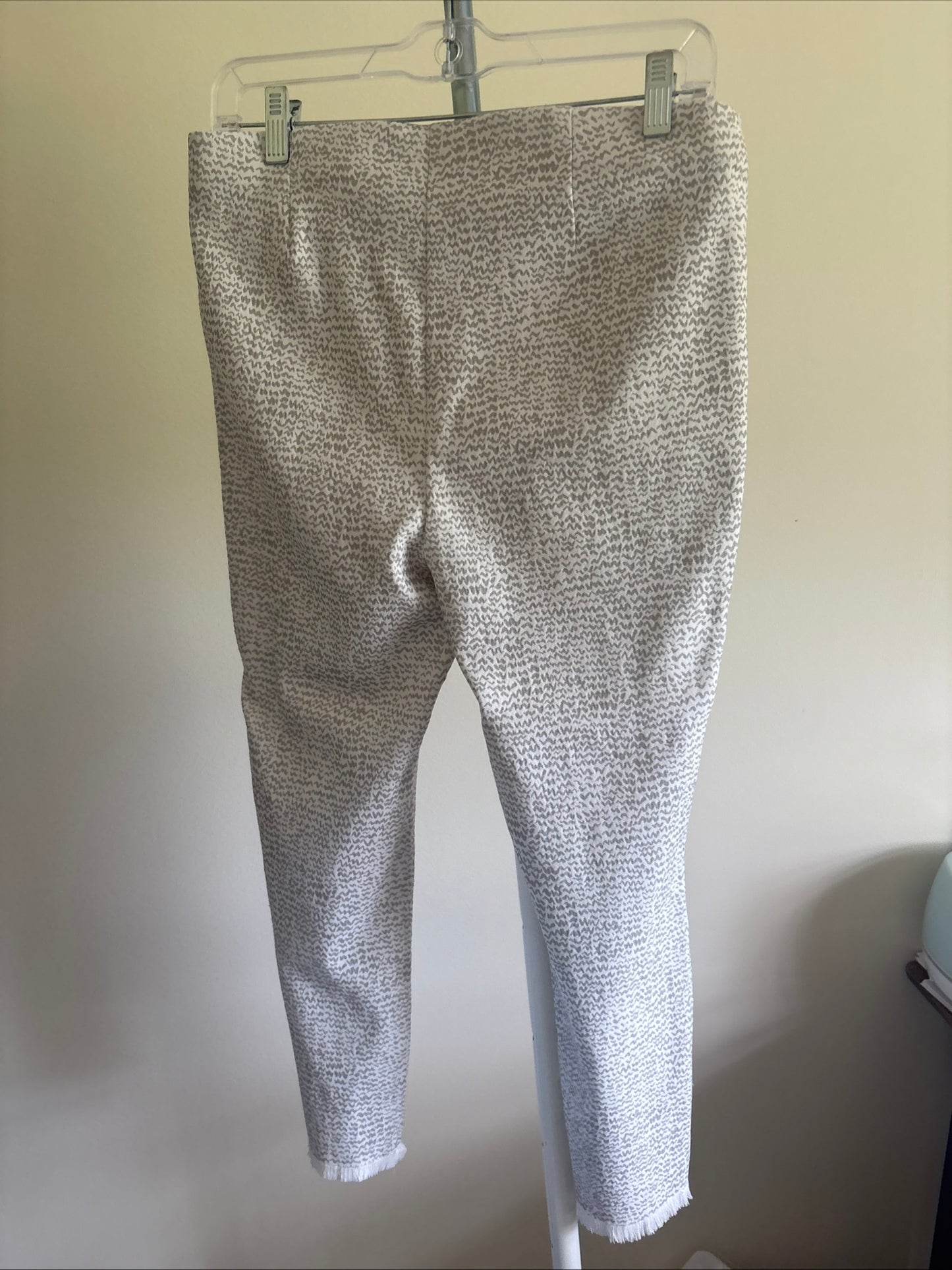 Women’s Alfani Printed Fringed Hem Skinny Ankle Pants White and Gray Size 12P