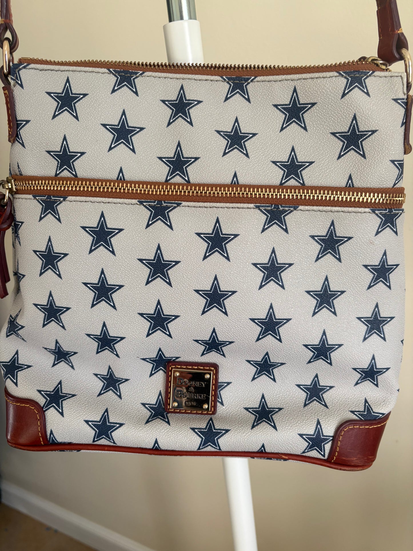 Purse: Dooney & Bourke Dallas Cowboys Crossbody, NFL Limited Edition