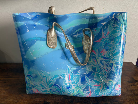 Lilly Pulitzer PVC Breezy pool tote with matching pouch (2pc) - Bennet Blue Celestial Sea
