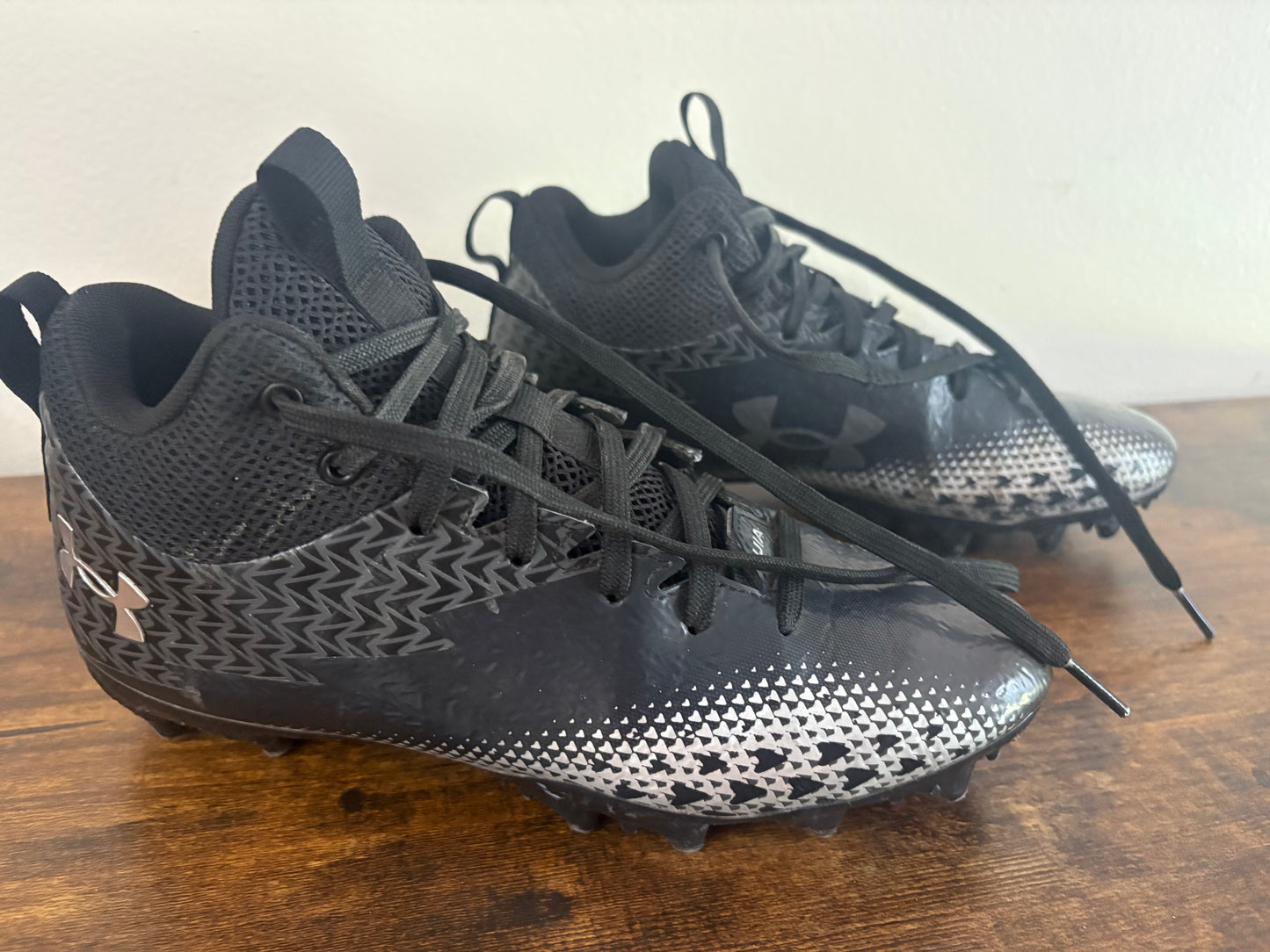 T - Unisex Youth Under Armour Cleats, Black - Size 5.5