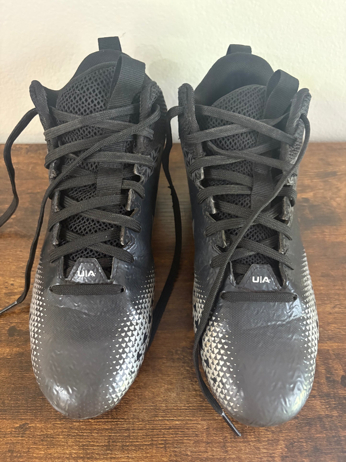 T - Unisex Youth Under Armour Cleats, Black - Size 5.5